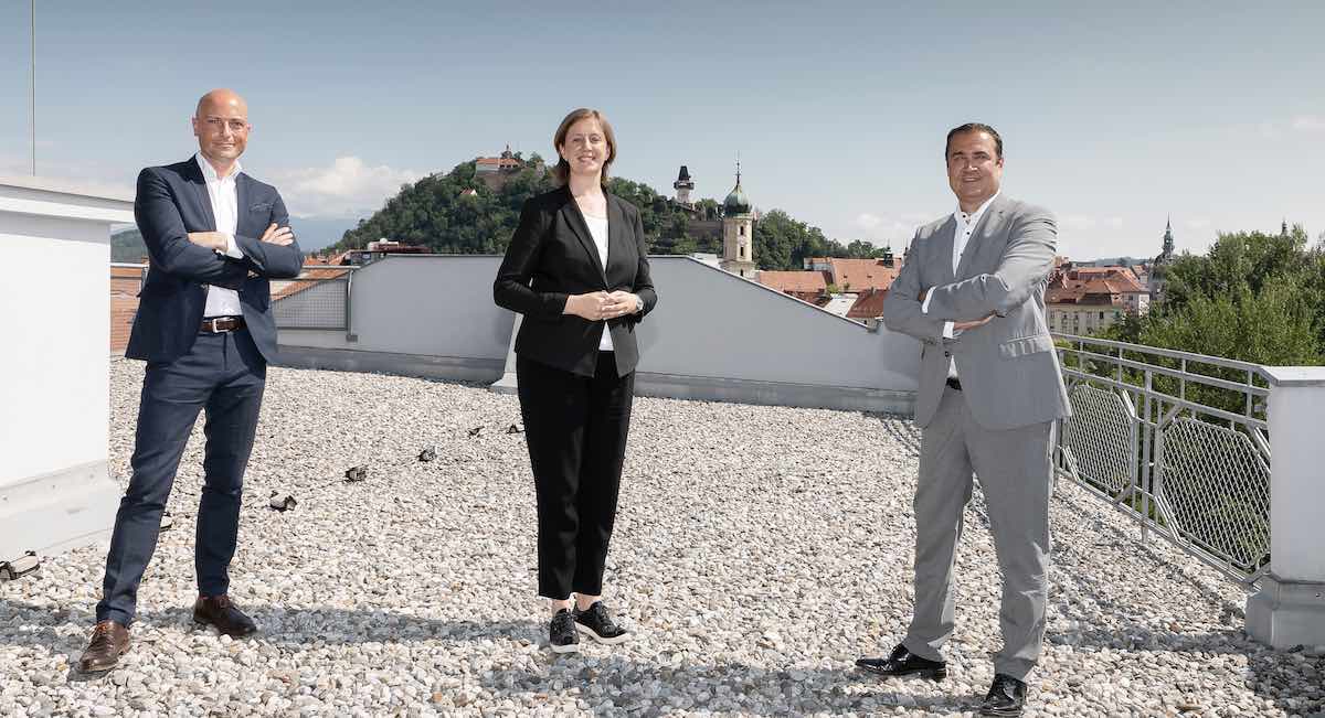 Wirtschaftslandesrätin Barbara Eibinger-Miedl, SFG-Geschäftsführer Christoph Ludwig und „Science Park Graz“-Geschäftsführer Martin Mössler (l.)