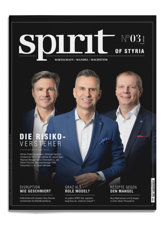 Drei Männer in Business-Anzügen stehen lächelnd auf dem Cover des Magazins spirit of Styria", Ausgabe Nr. 03, mit deutschen Schlagzeilen daneben.