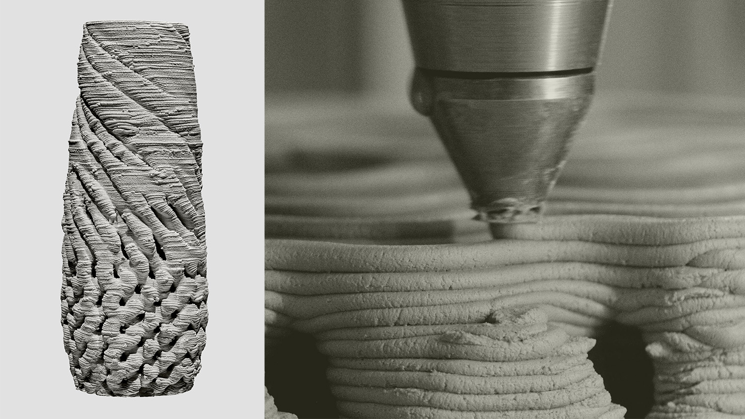 Links ist eine hohe, strukturierte 3D-gedruckte Vase zu sehen, während rechts eine Nahaufnahme eine Düse zeigt, die Materialschichten extrudiert, um ein ähnliches gewebtes Muster zu erzeugen. Beide Bilder sind in Graustufen gehalten.