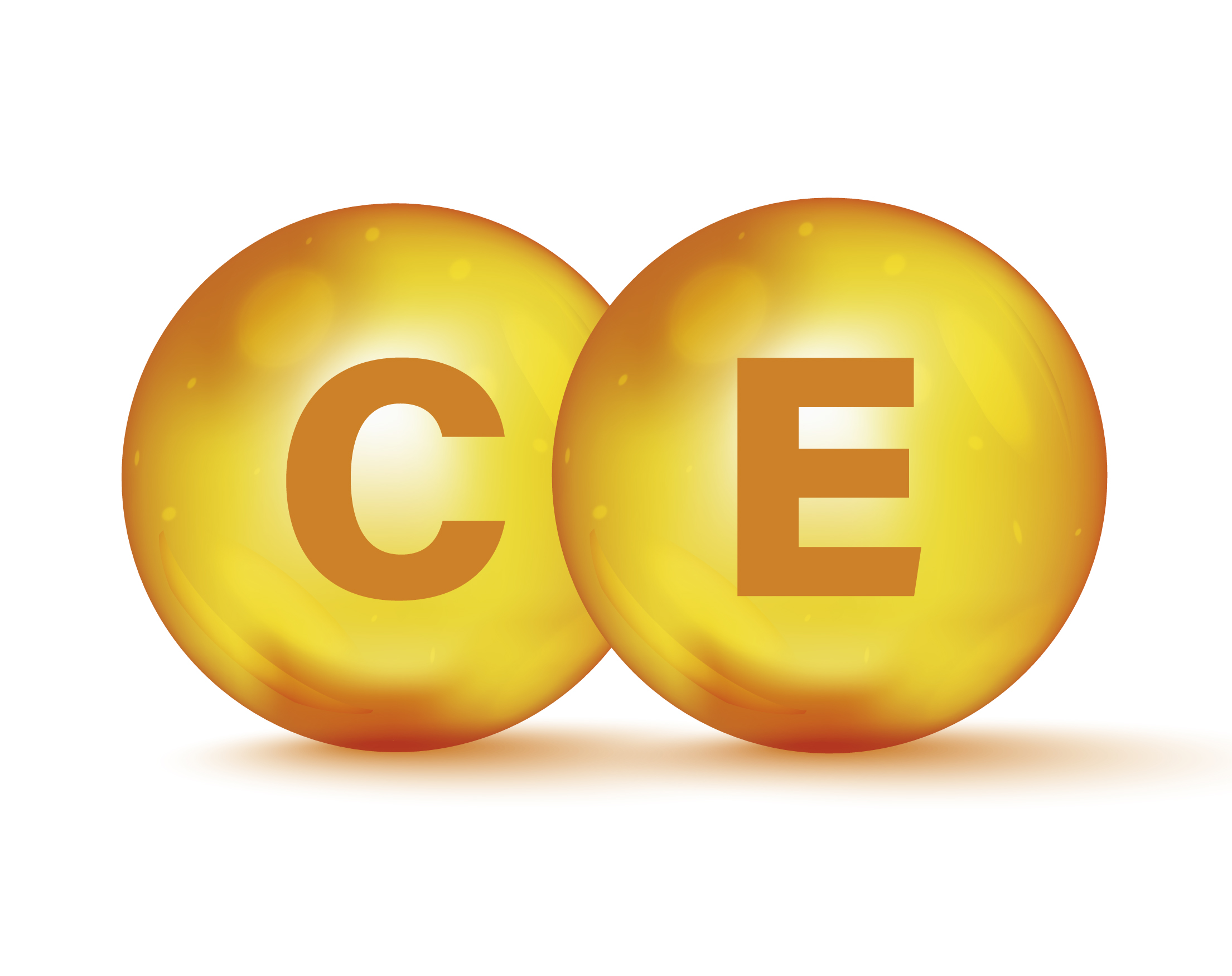 Zwei glänzende, goldgelbe Kugeln mit den aufgedruckten Buchstaben "C" und "E", die für Vitamin-C- und Vitamin-E-Ergänzungen stehen.