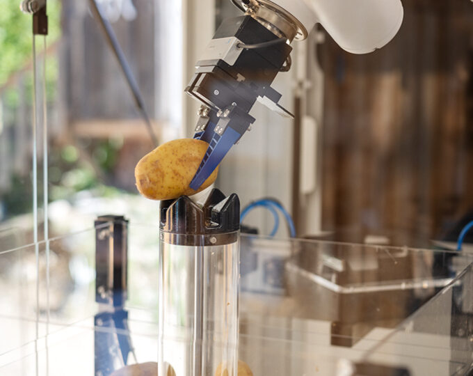 Weltweit erster vollautomatisierter Kartoffel-Chipsroboter