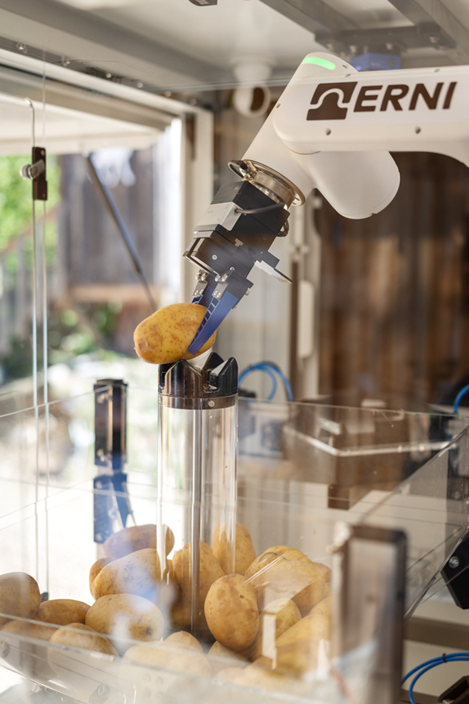 Weltweit erster vollautomatisierter Kartoffel-Chipsroboter