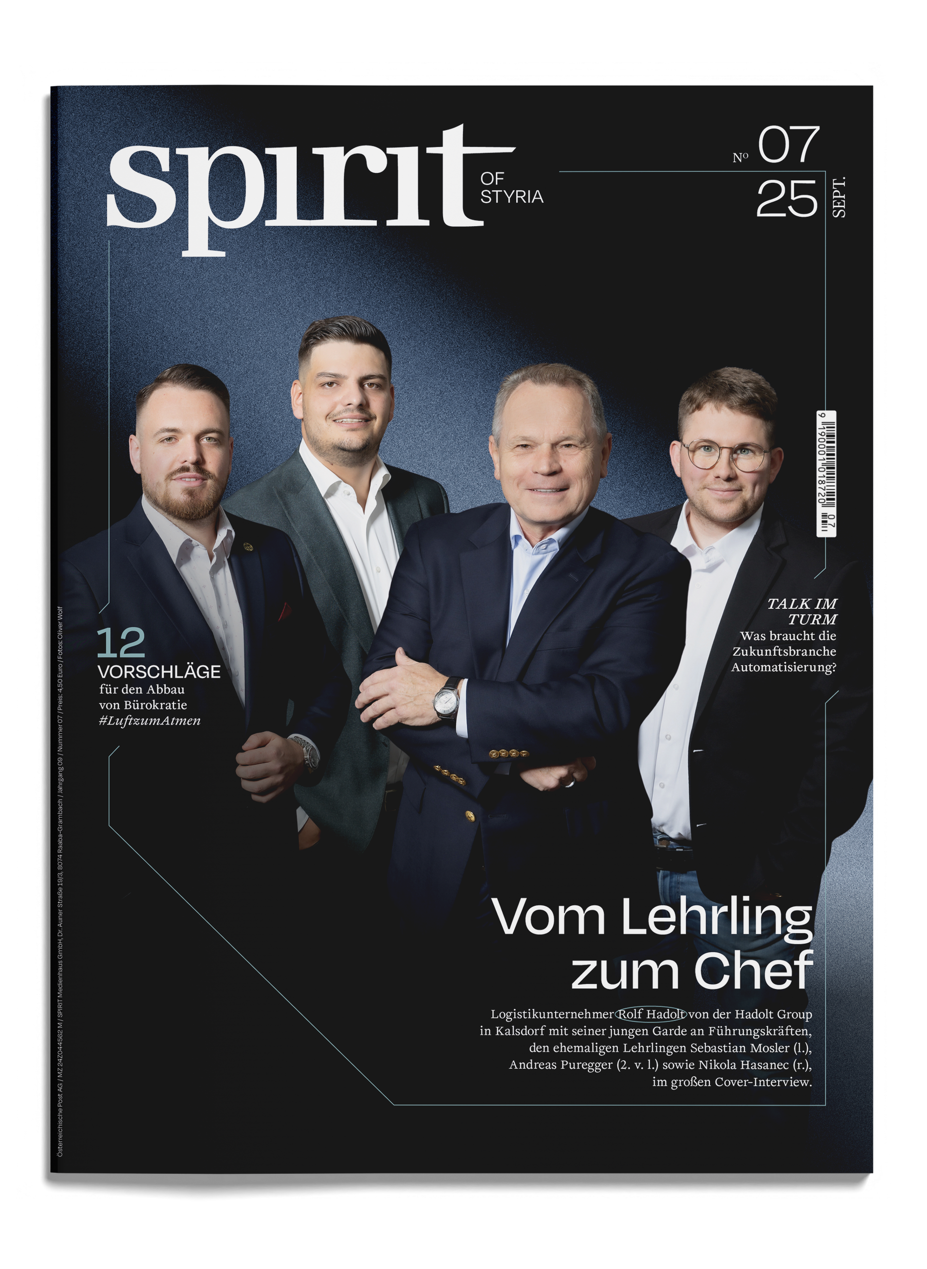 Vier Männer in Geschäftskleidung stehen vor einem dunklen Hintergrund auf dem Cover des Magazins "Spirit of Styria". Die Schlagzeile lautet "Vom Lehrling zum Chef". Zusätzlicher Text und Details zur Ausgabe erscheinen auf dem Cover.