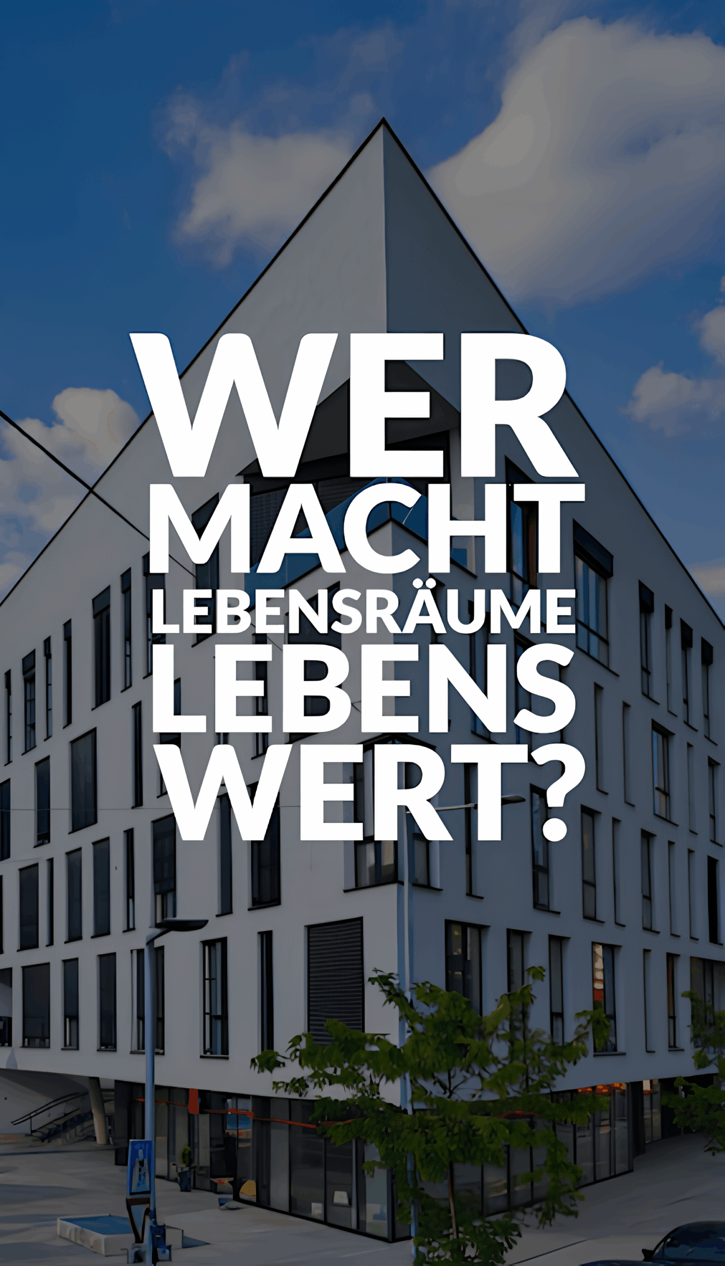 Ein modernes weißes Gebäude mit großen Fenstern unter einem blauen Himmel. Der überlagerte Text lautet auf Deutsch: "WER MACHT LEBENSRÄUME LEBENSWERT?" - eine Einladung zur Diskussion bei Talk im Turm, wer Lebensräume lebenswert macht.