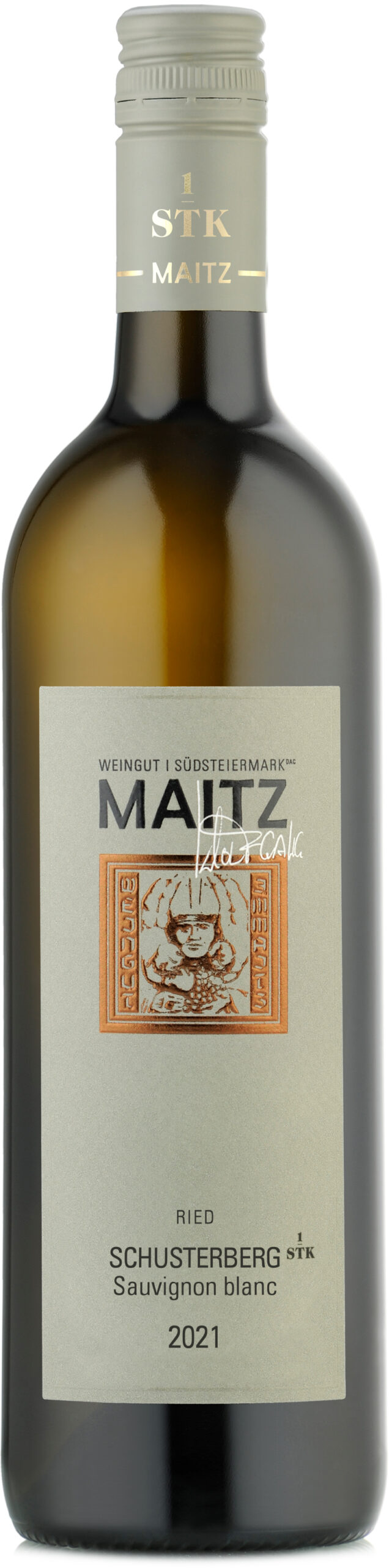 Eine dunkelgrüne Weinflasche mit der Aufschrift "Maitz Schusterberg Sauvignon Blanc 2021", einem grau-orangen Etikett und einem hellen Verschluss.