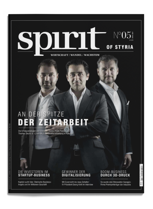 Drei Männer in Anzügen stehen nebeneinander auf dem Titelblatt des Magazins spirit of Styria", Ausgabe 05, mit Wirtschaftsschlagzeilen in deutscher Sprache.