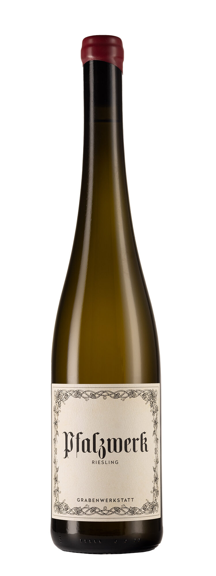 Hohe, schlanke Weinflasche mit cremefarbenem Etikett mit der Aufschrift "Pfalzwerk Riesling" und dekorativen Rändern auf weißem Hintergrund.
