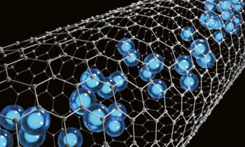 3D-Illustration einer Kohlenstoffnanoröhrenstruktur mit blauen Molekülen im Inneren vor einem schwarzen Hintergrund in Nahaufnahme.