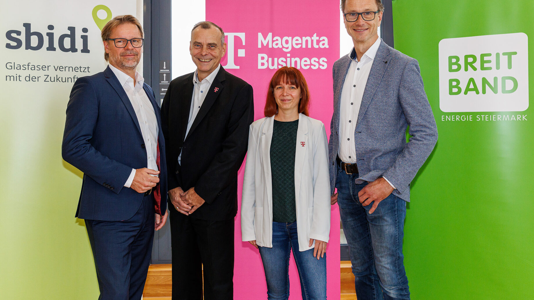 Vier Personen in Business-Kleidung lächeln bei der Meisterbriefverleihung 2026 im Grazer Congress - ein Rekord für die Steiermark.