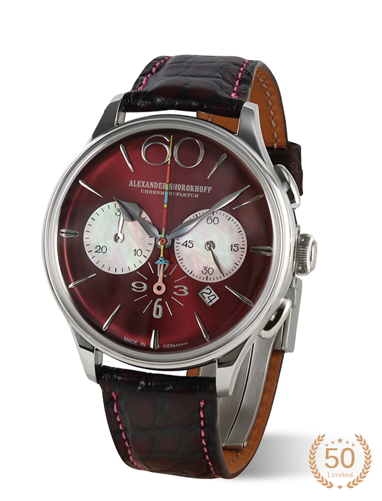 Eine luxuriöse Alexander Shorokhoff Armbanduhr mit burgunderrotem Zifferblatt, schwarzem Lederarmband und silbernem Gehäuse, das mit einer "50 Limited" Plakette versehen ist.