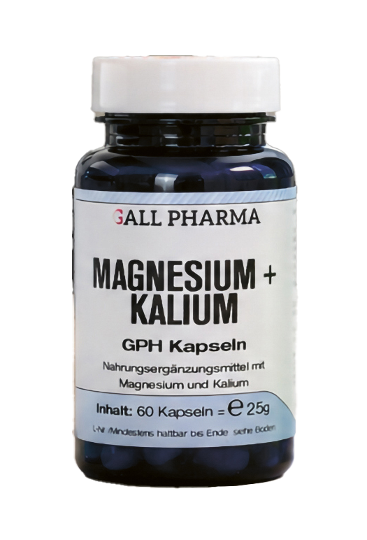 Eine Flasche mit Magnesium- und Kaliumkapseln mit weißem Etikett und weißem Verschluss vor einem schlichten weißen Hintergrund.