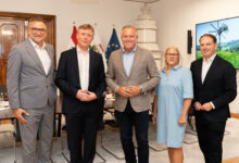 Angelobung in der Grazer Burg: Landesbaudirektor Andreas Tropper, der neue Präsident der Kammer der Ziviltechniker:innen für Steiermark und Kärnten Rainer Wührer, LH Mario Kunasek, Jutta Frick (Leitung Kammerdirektion) und Gustav Spener (Bundessektion Zivilingenieure) (v.l.)