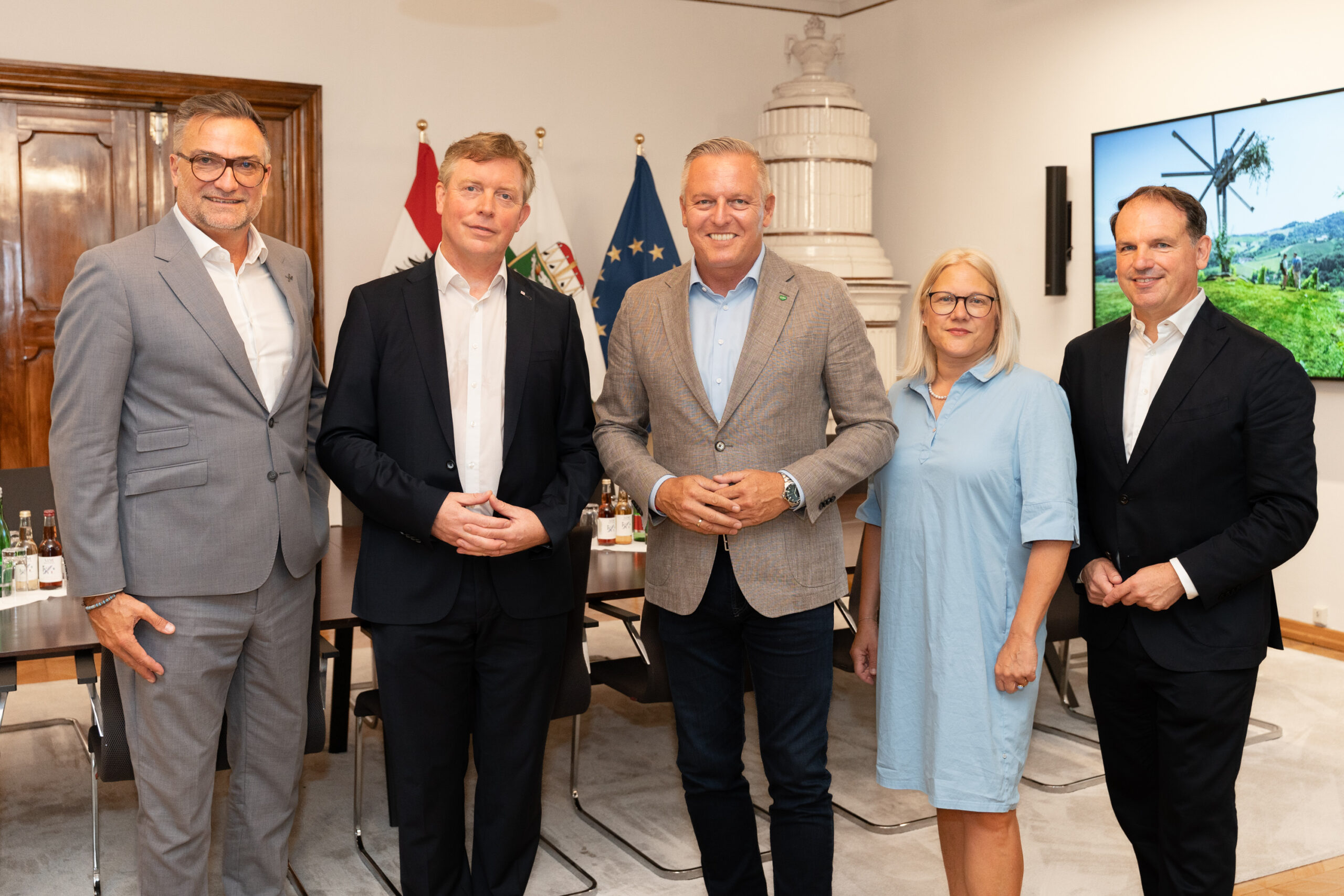 Angelobung in der Grazer Burg: Landesbaudirektor Andreas Tropper, der neue Präsident der Kammer der Ziviltechniker:innen für Steiermark und Kärnten Rainer Wührer, LH Mario Kunasek, Jutta Frick (Leitung Kammerdirektion) und Gustav Spener (Bundessektion Zivilingenieure) (v.l.)