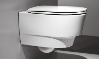 Weißes Wand-WC.
